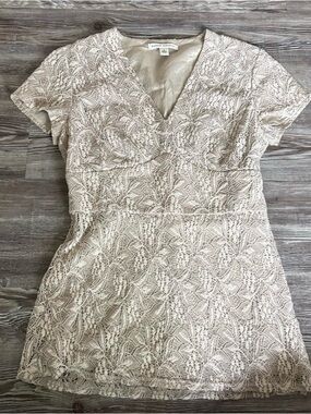 Banana Republic Lace V-Neck Short Sleeve Blouse in Beige